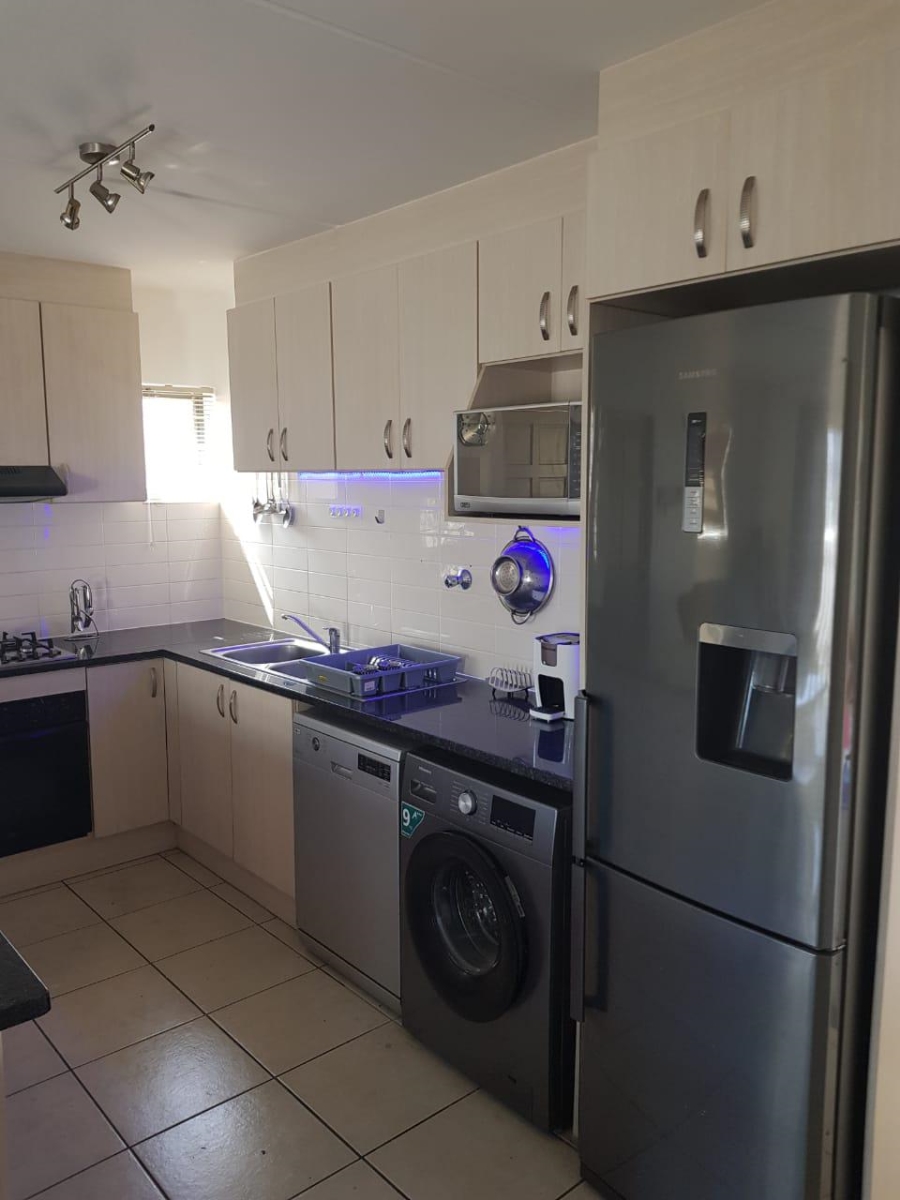 To Let 2 Bedroom Property for Rent in Burgundy Estate Western Cape